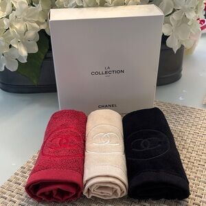 CHANEL La Collection Finger Towel Set - Red, Cream, Black w/CC stitched logo NWT